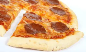 Ile osób najada się pizzą 50 cm? Sprawdź, zanim zamówisz!