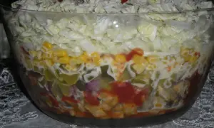Sałatka gyros jak układać warstwy, by uniknąć najczęstszych błędów