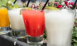 Prosty drink z malibu - łatwe przepisy na pyszne koktajle w domu