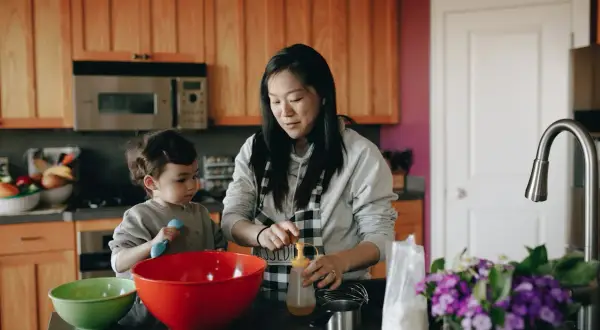 Kitchen helper – co to jest i jak inspiruje dzieci do gotowania?