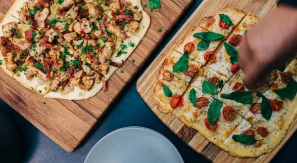 Jak układać składniki na pizzy, aby uniknąć niepowodzeń w smaku