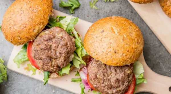 Burgery wołowe jak zrobić – proste przepisy na idealne kotlety
