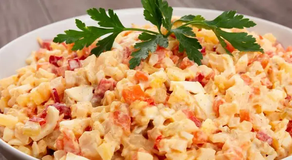 Jaki majonez do sałatki jarzynowej - najlepsze wybory i porady