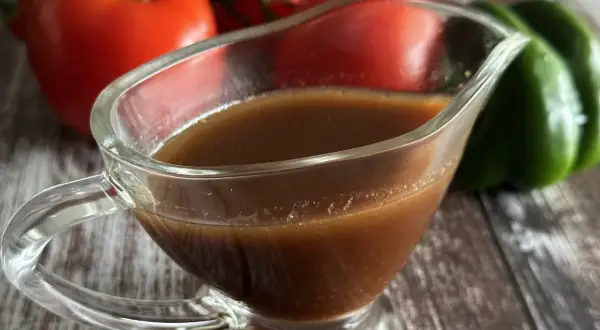 Jak zrobić sos balsamiczny do sałatki - prosty przepis na smakowitość