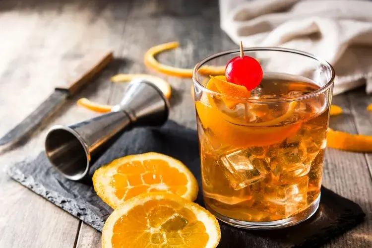 Najlepsze przepisy na dobry drink z whisky, które musisz spróbować