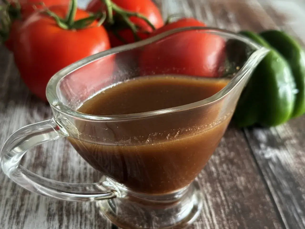 Jak zrobić sos balsamiczny do sałatki - prosty przepis na smakowitość