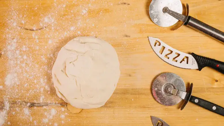 Zdjęcie Jak rozwałkować ciasto na pizzę bez błędów i frustracji