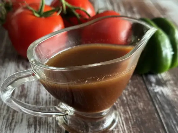 Jak zrobić sos balsamiczny do sałatki - prosty przepis na smakowitość